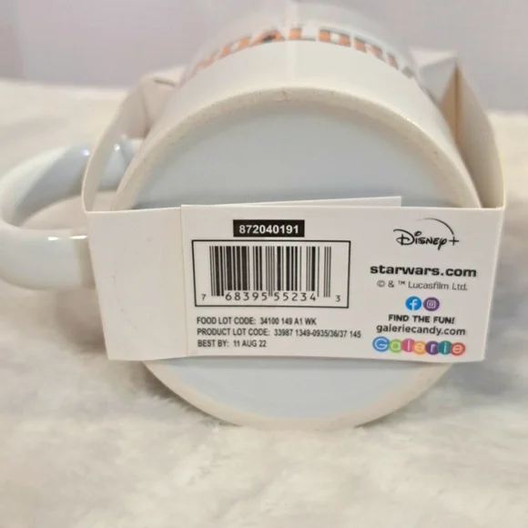 The Mandalorian Mug with Hot Chocolate - Picture 3 of 7